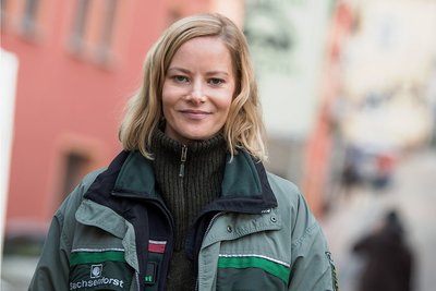 Im ZDF-Film "Erzgebirgekrimi - Der Tote im Stollen" spielte Teresa Weißbach eine Försterin, die zu einem fünfköpfigen Ermittlerteam gehört.