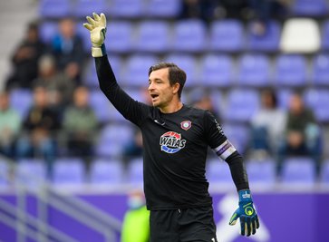 Einen Tag vor dem Westsachsenderby in der Dritten Liga beim FSV Zwickau, hat der Kapitän des FC Erzgebirge Aue, Martin Männel, mit einem deutlichen Appell auch an die eigenen Anhänger für ein friedliches Fußballfest geworben. 