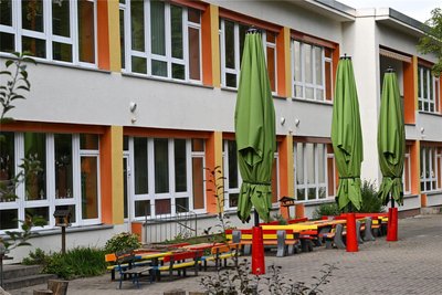 Das „Zwergenland“ ist in freier Trägerschaft. Gleich daneben ist die städtische Kita „Krabbelkäfer“.