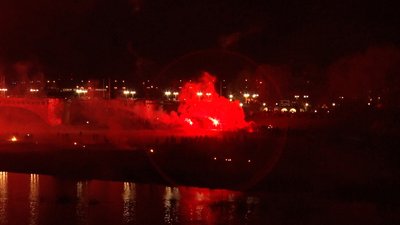 Gefeiert wurde mit Pyro und Feuerwerk.