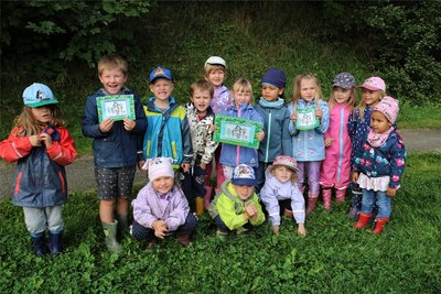 Die Rasselbande-Kinder der Kita Regenbogen haben ein Buch über ein Stück Johanngeorgenstädter Geschichte verfasst.