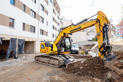 Im Innenhof an der Krausenstraße laufen noch Bauarbeiten.