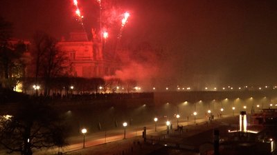 Gefeiert wurde mit Pyro und Feuerwerk.