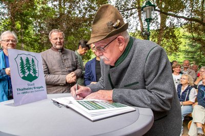 Anton Günther Lehmann Thalheim durfte sich wie die drei anderen Protagonisten ins Goldene Buch der Stadt eintragen.