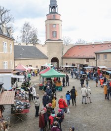 Im Schlosshof hatten weitere Händler ihre Buden aufgebaut. 