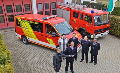 Die Feuerwehr Heinrichsort mit dem neuen VW Crafter - ein Mannschaftstransporter.