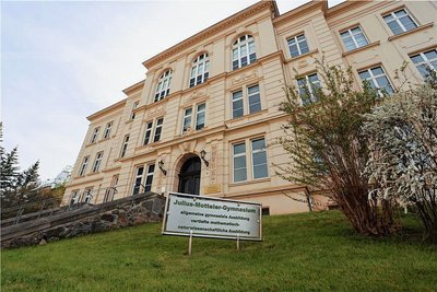 Blick auf das Haus Lindenstraße des Crimmitschauer Gymnasiums, das in den vergangenen Jahren sehr aufwendig saniert wurde.