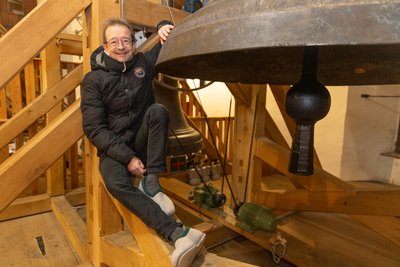 Sie ist das zweite Wohnzimmer von Türmer Matthias Melzer: die Glockenstube mit den drei großen Glocken. Sie befindet sich unmittelbar unter der Wohnung der Melzers und ist deshalb auch in Filzpantoffeln gut zu erreichen.