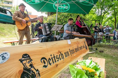 Die Veranstaltung wurde von Künstlern musikalisch umrahmt.