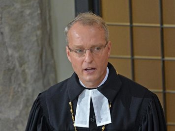 Landesbischof Carsten Rentzing leitet den Gottesdienst beim Landeskurrendetag.