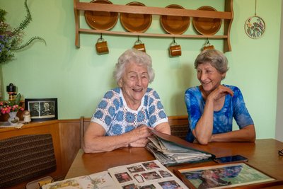 Wenn gute Laune erblich ist: Ursula Zöppel (l.) und ihre Tochter Sonja Hanske (r.).