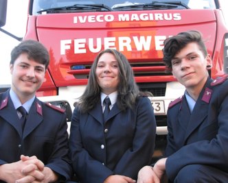 Pascal Herbst, Lisa Aileen Liebelt und Moritz Liebelt (v. l.) haben den Sprung von der Jugendfeuerwehr in die Reihen der Aktiven geschafft. 
