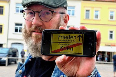 Jörg Hommel, Fraktionschef von Die Linke/SPD in Frankenberg, ist gegen Krieg und möchte nirgends Panzer hin schicken. Hier ein Foto vom Friedensfest 2021. 