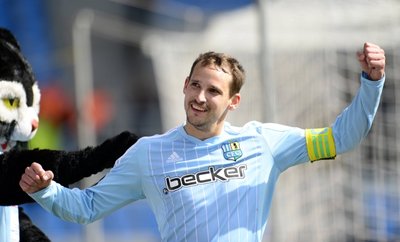 Der zweitbeste Drittliga-Torjäger Anton Fink bekommt in der neuen Saison Verstärkung an die Seite, oder auch mehr Konkurrenz im eigenen Team.