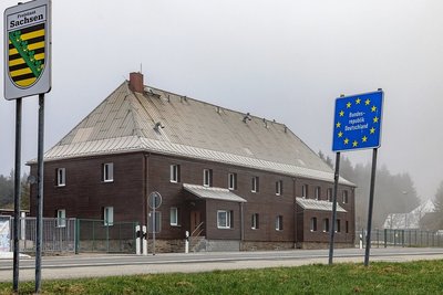 Die frühere Grenzstation in Oberwiesenthal befindet sich seit 2012 in Privatbesitz. Der Eigentümer will das Haus und die dazugehörigen Grundstücke verkaufen. 