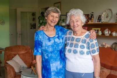 Mutter und Tochter wirken mitunter wie beste Freundinnen: Sonja Hanske (l.) und Ursula Zöppel (r.).