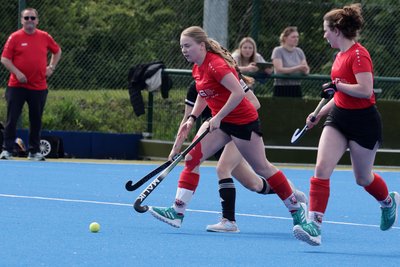 Marie Rothmund (am Ball) hatte Motor Meerane beim 1:1 gegen Jena in Führung gebracht.