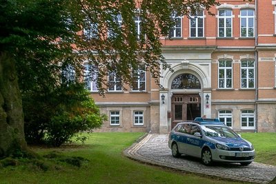 Unter Polizeischutz lief in den vergangenen Wochen der Unterricht am Auerbacher Gymnasium ab.