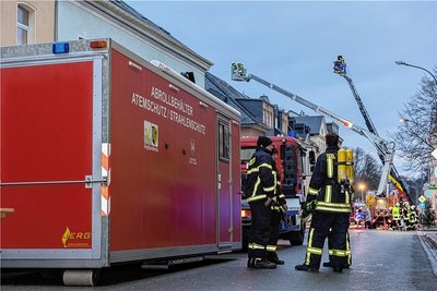 Von den Plauener Kameraden war ein Abroll-Container mit Atem- und Strahlenschutz angefordert worden. 