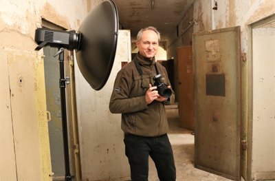 Genau eine Stunde hatte der Fotograf Tilo Riemer aus Oberschöna Zeit, um im leerstehenden Oederaner Gefangenenhaus auf den Auslöser zu drücken.