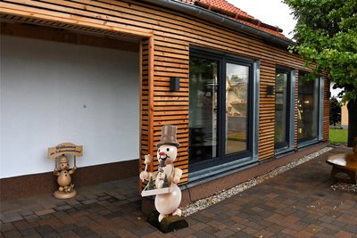 Der neue Verkaufsraum der Drechslerei in Riechberg ist direkt von der Pappelalle aus erreichbar.
