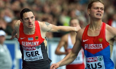 Kampf bis zum letzten Meter: Silvio Schirrmeister (links) wirft sich bei der Team-EM 2014 als Zweiter ins Ziel.