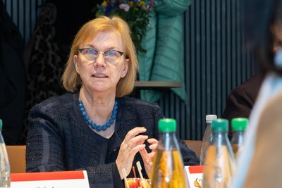 Cordula Hartrampf-Hirschberg hat am Dienstag die aktuellen Zahlen zum Arbeitsmarkt erläutert.