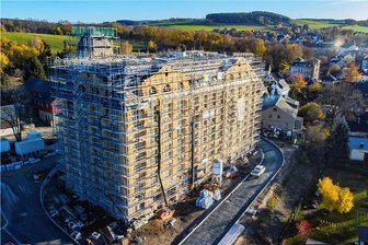 7,4 Millionen Euro Mehrkosten: Zwönitz hält an Umbau des Speichers fest - Der Umbau des ehemaligen Kornspeichers Zwönitz in ein Gewerbe- und Innovationszentrum ist im vollen Gange. Allerdings muss die Bergstadt mehr Geld für die Sanierung ausgeben als geplant.