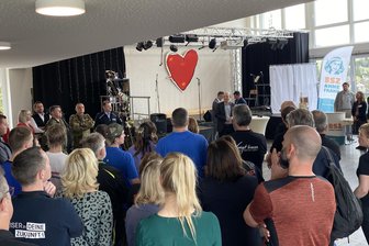 70 Firmen und Institutionen bei Ausbildungsmesse in Schöneck - Schulleiter Markus Kugler eröffnet die Ausbildungsmesse.
