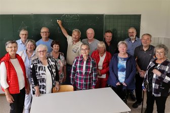 70 Jahre danach: Sie waren die ersten Abc-Schützen der Schule in Erlabrunn - Sie waren 1954 die erste Klasse, die in der vor genau 70 Jahren eingeweihten neuen Schule in Erlabrunn eingeschult wurden. Jetzt gab es ein Wiedersehen mit vielen Erinnerungen.