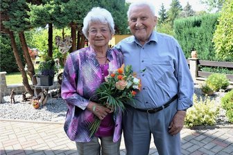 70 Jahre Ehe: Zwischen Lea und Günther hat es beim Kirmestanz gefunkt - Der 92-jährige Günther und Lea Fischer (90) aus Oederan haben jetzt das Fest der Gnadenhochzeit gefeiert. Sie hatten sich einst zum Kirmestanz kennengelernt.
