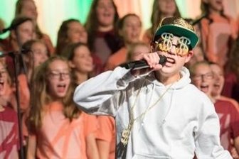 70 Teenager bringen Musical auf die Bühne -