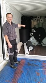 Jörg Walther, Mitarbeiter der Firma Tenowo in Mittweida, konnte das Tier in diesen Container treiben und einschließen, bis der Tierarzt eintraf. Von hier aus wurde das schlafende Rind dann in den heimischen Stall zurück gebracht. 