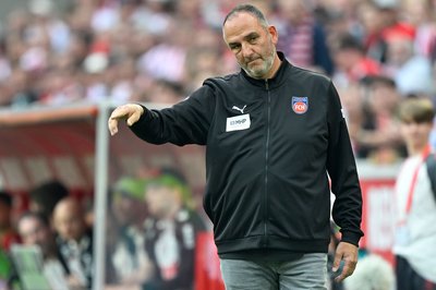 Heidenheims Hoffnungsträger: Trainer Frank Schmidt. (Archivbild)