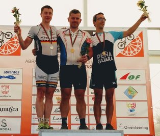 Mountainbiker Mark Huster (links) gewann bei der Masters-WM in Portugal Silber in der Mitteldistanz. 