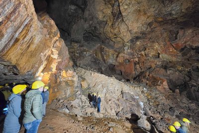 Was ist ist hier möglich? Bei einer Begehung der Grube Tannenberg wurde über die Ideen für die Erweiterung des Bergwerks diskutiert.