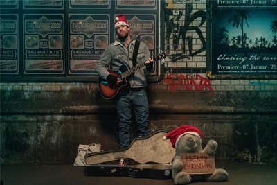 Lief 2020 auf Netflix: die dreiteilige Serie "ÜberWeihnachten" mit Luke Mockridge in der Hauptrolle.