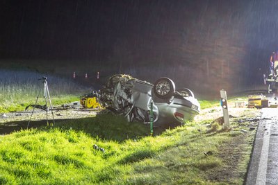 Der Seatfahrer verstarb noch an der Unfallstelle.