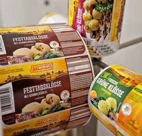 Verpackungen, die viele Kunden in Einkaufsmärkten finden.