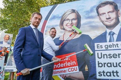"Macher statt Spalter": Sachsens CDU-Landeschef Michael Kretschmer und sein Generalsekretär Alexander Dierks am Freitag in Taucha bei der Vorstellung ihrer Kampagne für den Wahlkampfendspurt. 