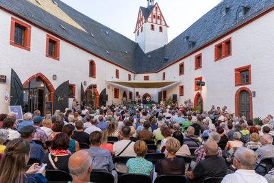 Die Irische Nacht auf Schloss Rochsburg war erneut mit rund 500 Gästen ausverkauft.