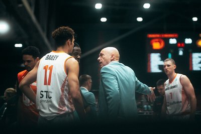 Niners-Cheftrainer Rodrigo Pastore muss seine Mannschaft im heutigen Heimspiel gegen die BG Göttingen erneut umbauen.