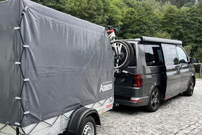 Mit Transporter und Anhänger sind sie vom Erzgebirge nach Norwegen aufgebrochen. Die Familie ist gern sportlich unterwegs, nahm Fahrräder, Langlaufski und andere Ausrüstung mit.
