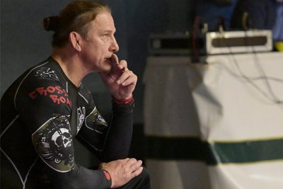 Nachdenklicher Blick: RVT-Coach Steffen Richter beobachtet das Geschehen.