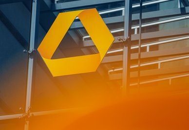 Um die Commerzbank ist ein Übernahmekampf entbrannt (Archivbild)