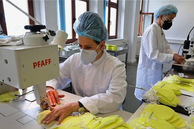 In den Räumen der Firma R-Genau Medical in Meerane werden jetzt auch Masken für Allergiker produziert.