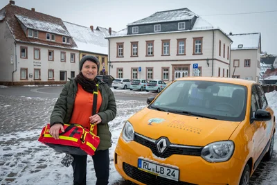 Schwester Kerstin Kraft arbeitet für den Pflegedienst Lebensbaum in Wechselburg. Ohne ihre Unterstützung könnten viele Senioren nicht mehr alleine zu Hause leben.