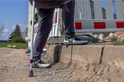 Wer gehbehindert ist, hat aufgrund der Baustelle zu kämpfen.