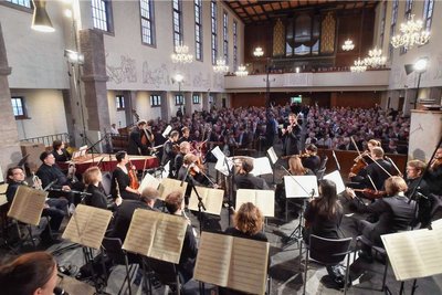 Wer geht schon gern allein ins Konzert? Die Mozartgesellschaft bringt eine Plattform an den Start, die Menschen zum Kulturbesuch verkuppeln will. Nicht nur für Konzerte der Mozartgesellschaft, wie das im Foto gezeigt wird. 
