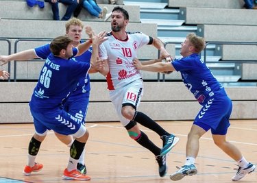 Einheits Petr Linhart (hier am Ball im Spiel gegen Aue) war in Hoyerswerda mit 16 Treffern überragender Akteur. 